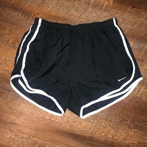 Nike Women’s Dry Tempo Shorts, Large